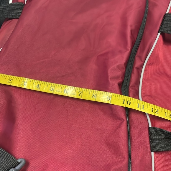 Nike Duffle Bag 1 zipper tab broke but still works fine - Picture 13 of 13